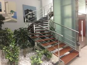 Downtown commercial space on 3 levels