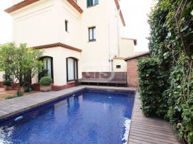 Building for sale in  Barcelona city